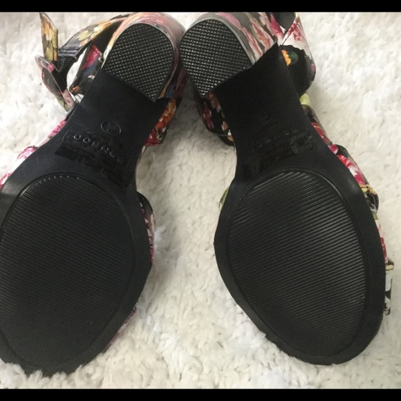 NIB FLORAL Vegan Leather Cross Buckle Heels - Picture 7 of 7